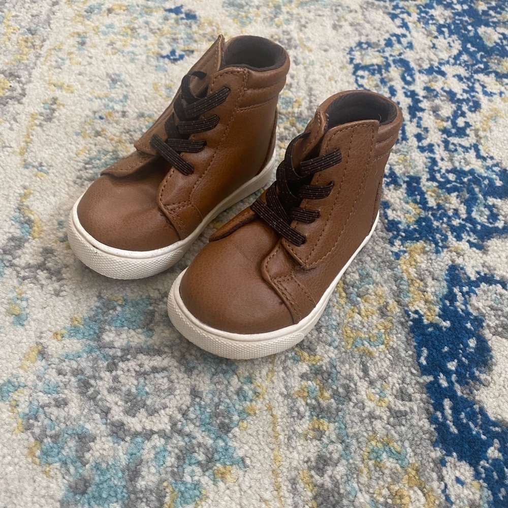 EUC kids shoes with Velcro closure sz 4